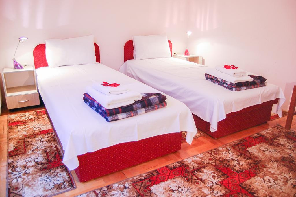 סטרוגה Hotel Montenegro מראה חיצוני תמונה