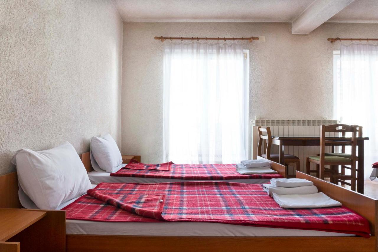 סטרוגה Hotel Montenegro מראה חיצוני תמונה