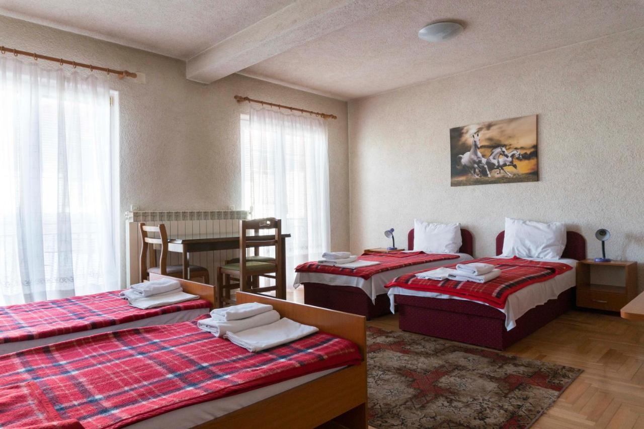 סטרוגה Hotel Montenegro מראה חיצוני תמונה